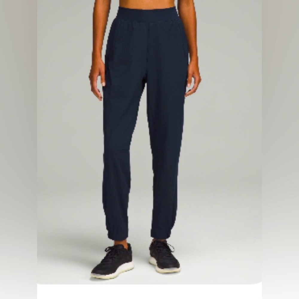 Lululemon License to Train High-Rise Pant size 6